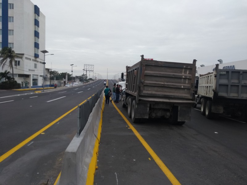 Bloquean el recién inaugurado puente de Nuevo Veracruz