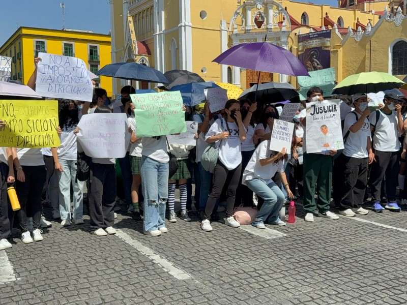 Bloquean Enríquez estudiantes de la Prepa Juárez