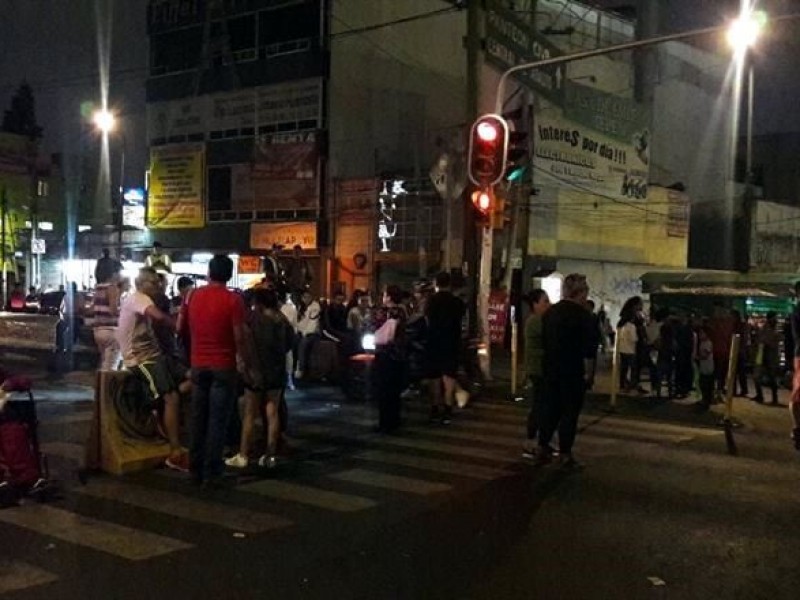 Bloquean Ermita Iztapalapa por falta de agua