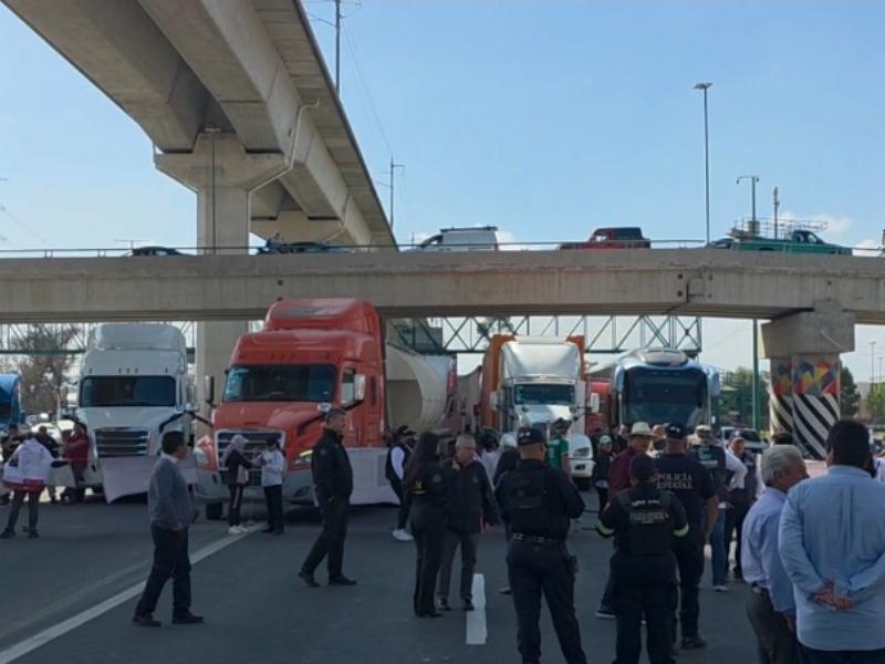 Bloquean la México-Toluca para exigir visibilidad a desaparecidos