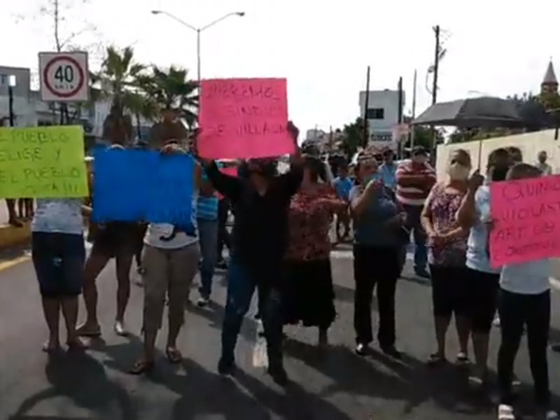 Bloquean la Niños Héroes en Villa Unión