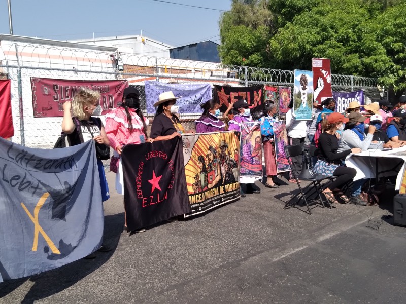 Bloquean la Toluca-Atlacomulco activistas que están en contra de BONAFONT
