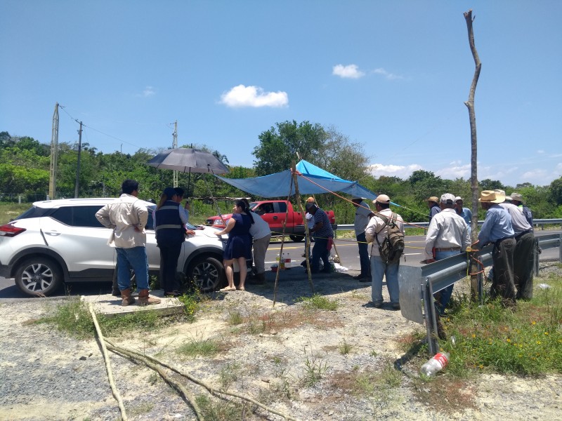 Bloquean la Tuxpan-Tampico