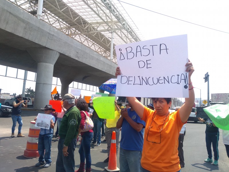 Bloquean las Torres y Pino Suárez por inseguridad