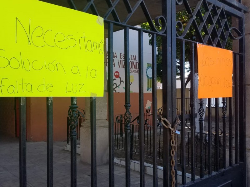 Bloquean madres de familia primaria en Los Mochis
