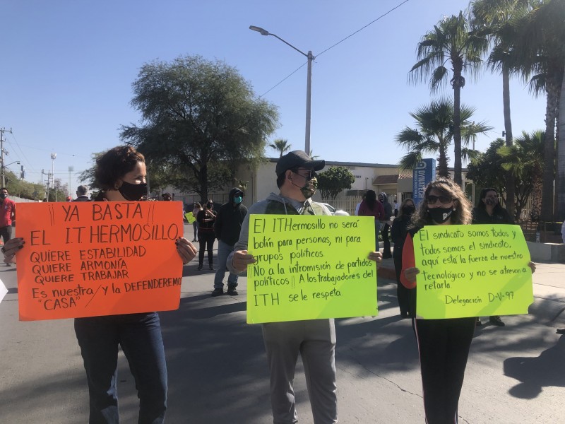 Bloquean maestros de ITH vialidad exigiendo respeto como trabajadores