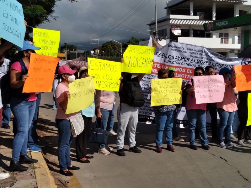 Bloquean maestros del Conalep libramiento norte oriente