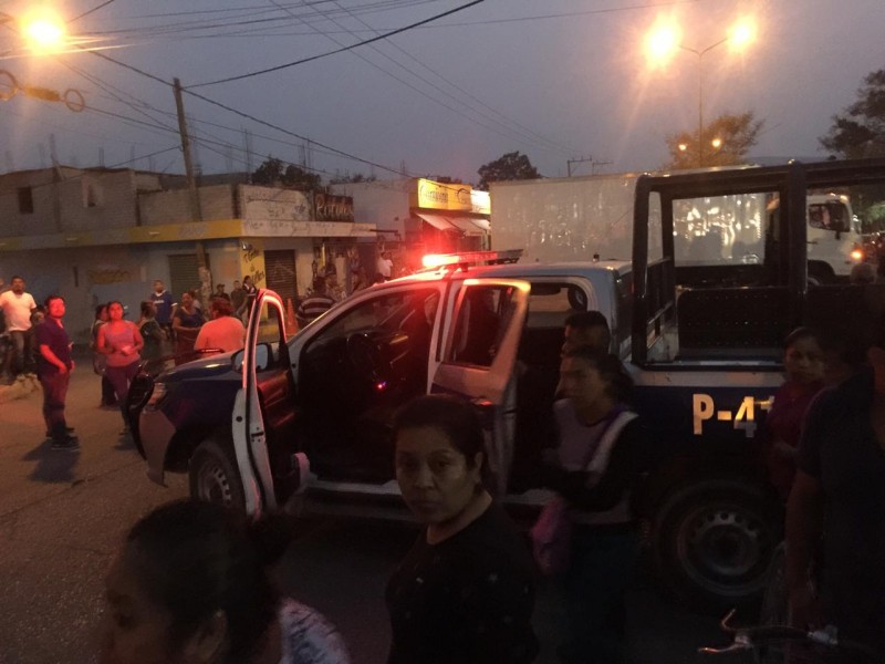 Bloquean paso en Coapan por gasolinera