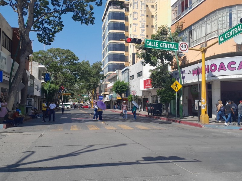 Bloquean paso maestros por imposición de supervisora