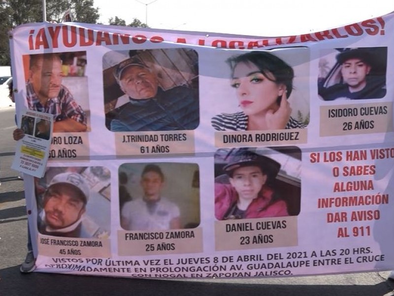 Bloquean Periférico para exigir localización con vida de 7 desaparecidos