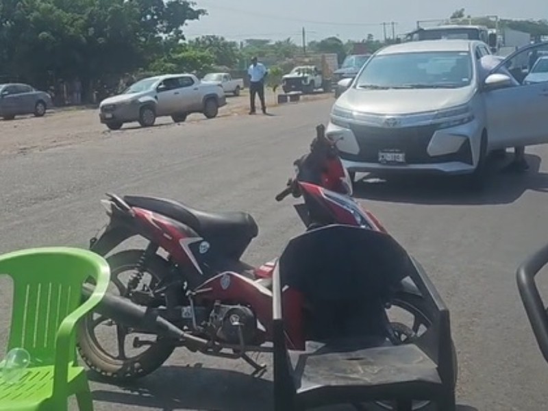 Bloquean por varias horas la carretera Tecomán-Cerro de Ortega