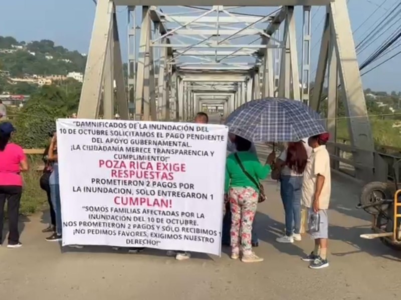Bloquean puente Cazones I; pozarricenses exigen  apoyo por afectaciones