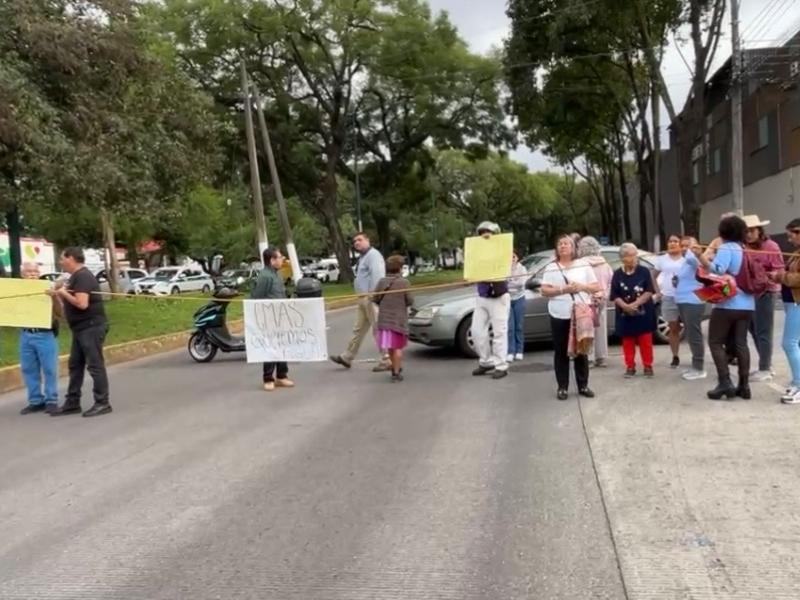 Bloquean Ruiz Cortines en Xalapa por falta de agua