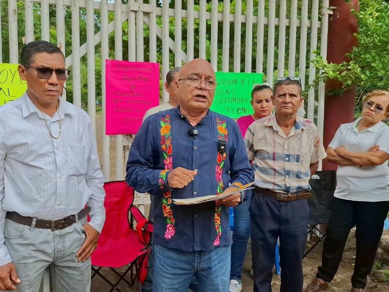 Bloquean secundaria de El Súchil y denuncian daños a cámaras