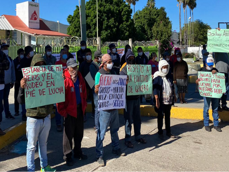 Bloquean terminal de Pemex; rechazan imposición de cabildo en Atitlán