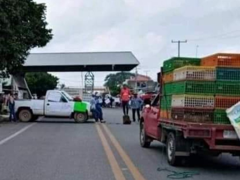 Bloquean tramo carretero de Chamic