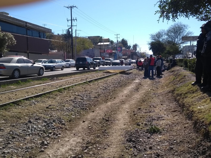 Bloquean vías de ferrocarril e instalaciónes de CFE