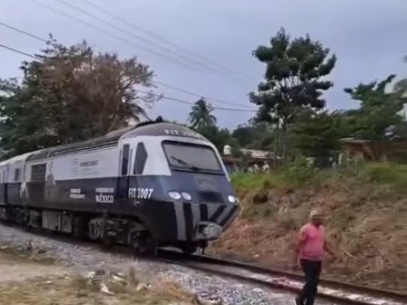 Elementos de la marina detienen a exferrociarrileros por bloqueo
