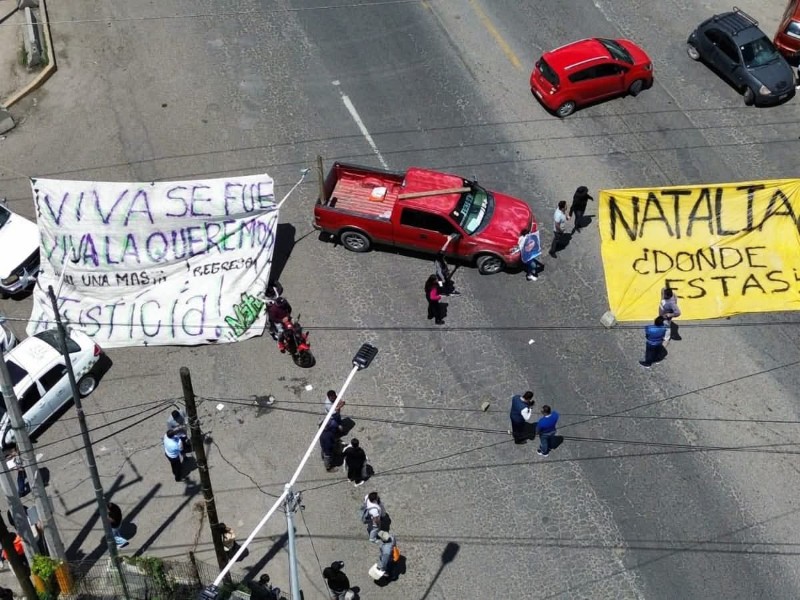 Bloquearon la carretera libre Toluca-Naucalpan por desaparición de joven.