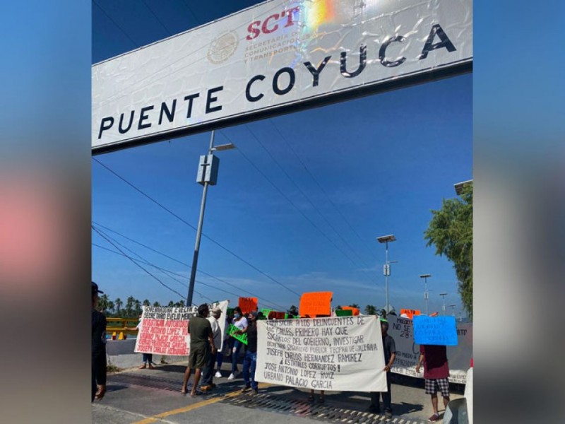 Bloquen carretera y denuncian abusos de policías estatales