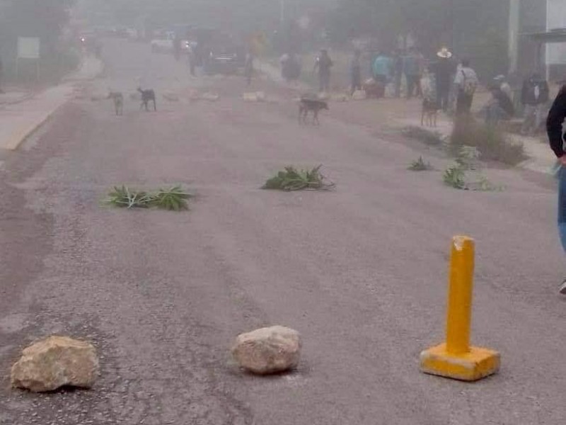 Bloqueo carretero afecta libre tránsito vía Ocosingo-SCLC