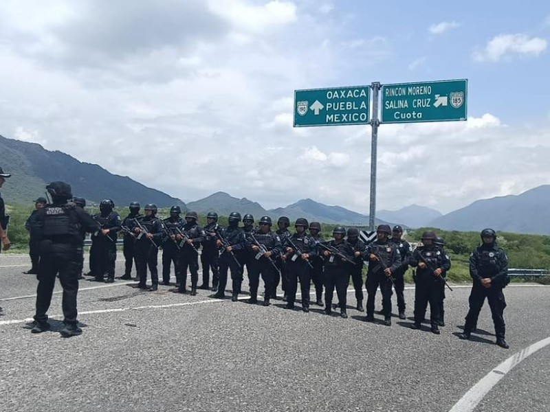 Bloqueo carretero de Rincón Moreno, moviliza a autoridades para liberar el paso