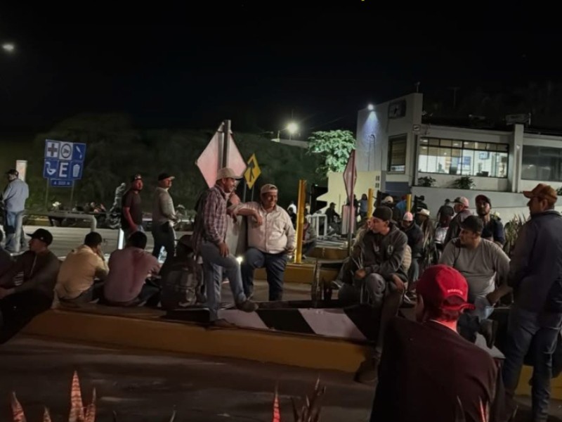 Bloqueo carretero dejó pérdidas a transportistas