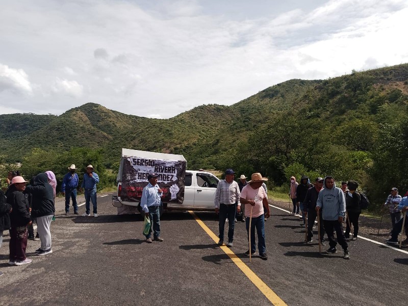 Bloqueo carretero en la Mixteca por simpatizantes del movimiento MAIZ