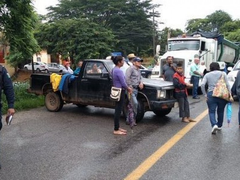 Bloqueo carretero en Matías Romero