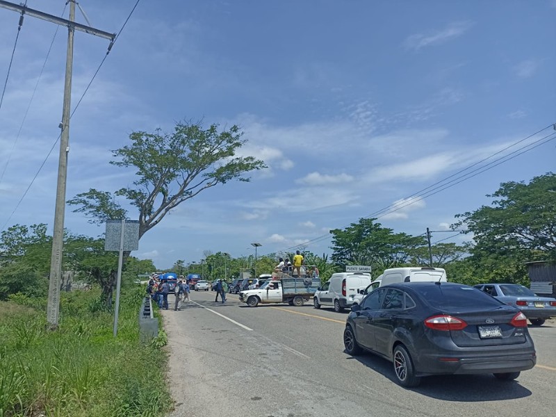 Bloqueo carretero en Matías Romero–Palomares por 