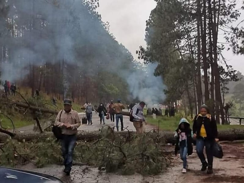 Bloqueo carretero en Mitzitón continúa derivado de conflictos religiosos