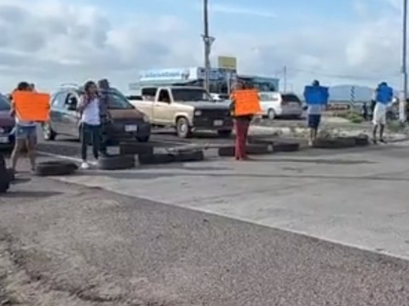 Bloqueo carretero en Sonora por desaparecidos