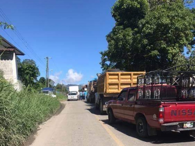 Bloqueo carretero en Tapilula, por falta de apoyos