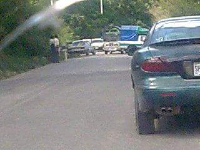 Bloqueo carretero en Tila.