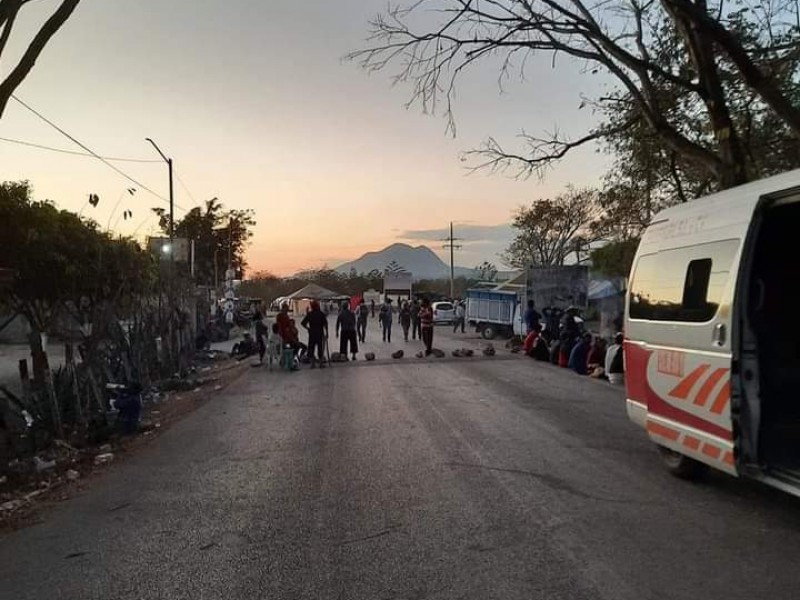 Cumple 5 días bloqueo carretero en Venustiano Carranza