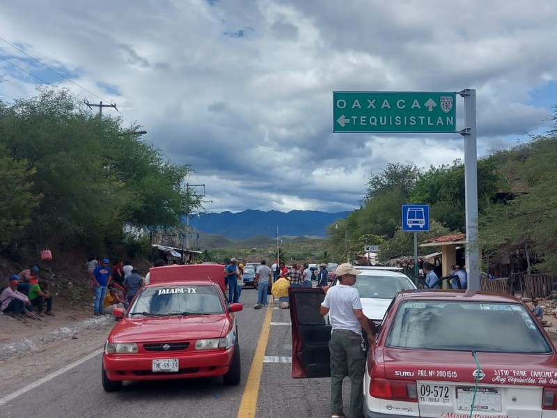 Bloqueo carretero genera pérdidas económicas a ciudadanos