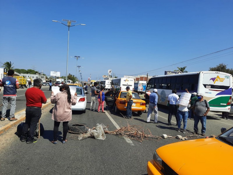 Bloqueo carretero: Trabajadores de Loguinext exigen su indemnización