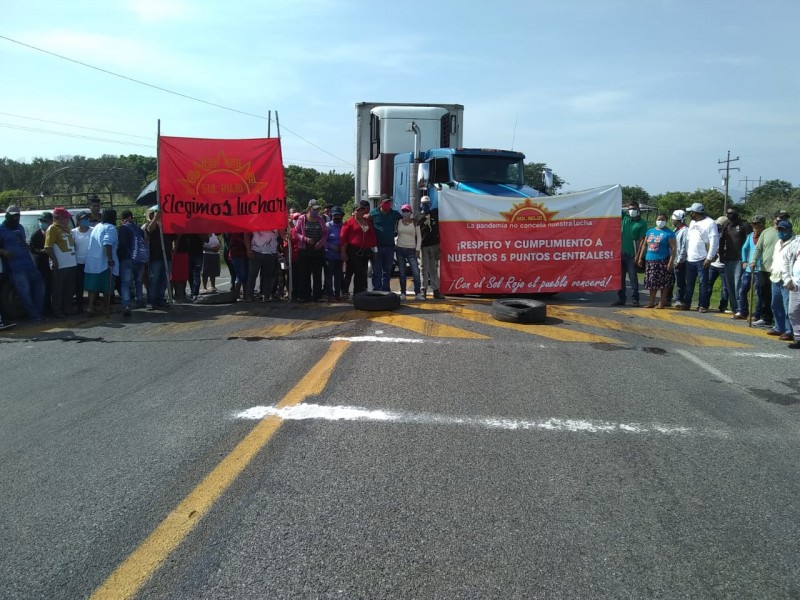 Bloqueo carretero tramo Niltepec-Zanatepec