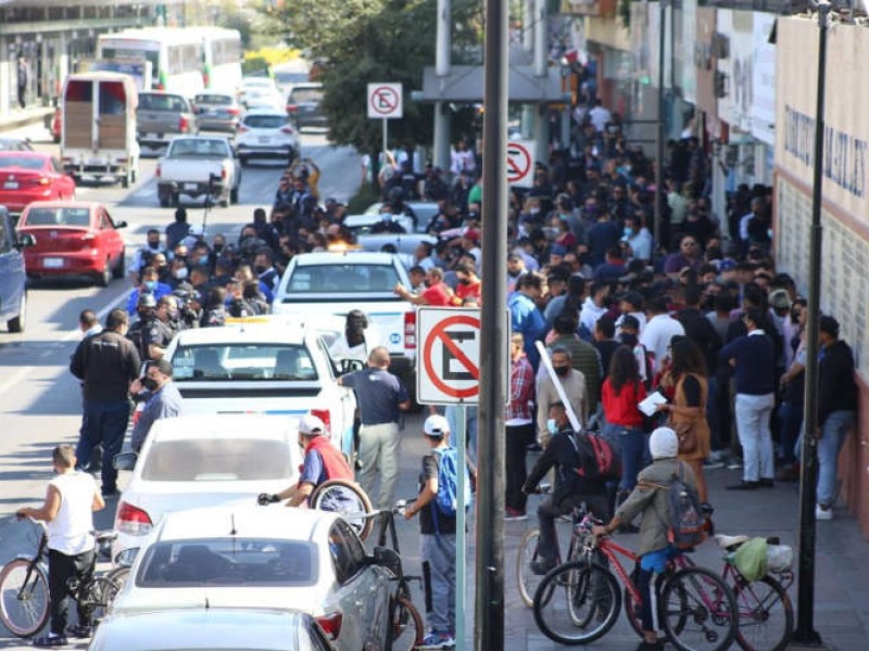 bloqueo de tres carriles tras manifestación de choferes