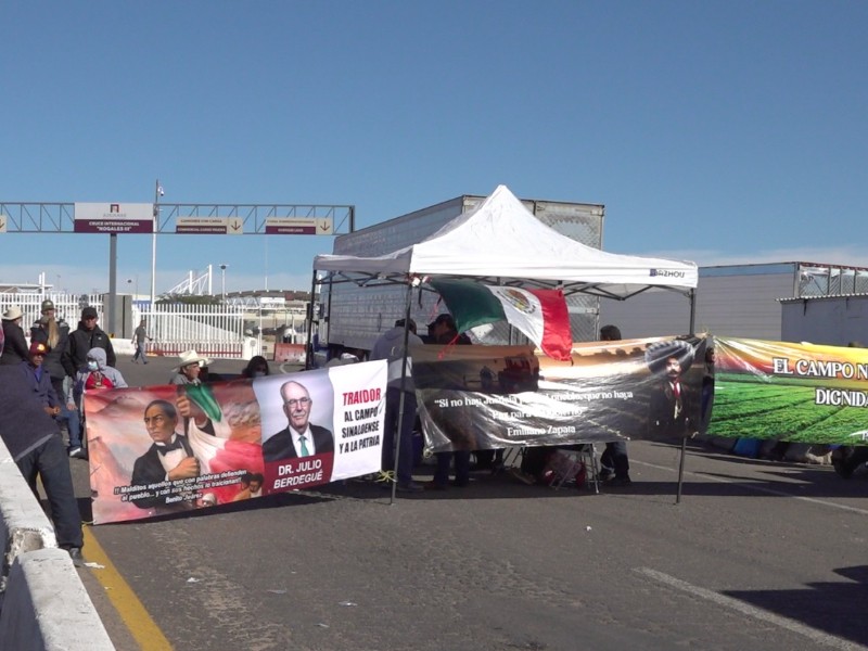 Bloqueo de campesinos ahora es aplicado en la aduana