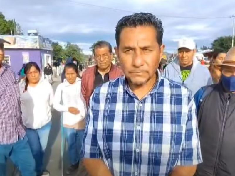 Bloqueo en carretera 190 genera reclamos por cobros ilegales en Etla