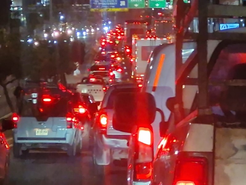 Bloqueo en carretera a Nogales colapsa poniente de la ZMG Bloqueo en carretera a Nogales colapsa poniente de la ZMG