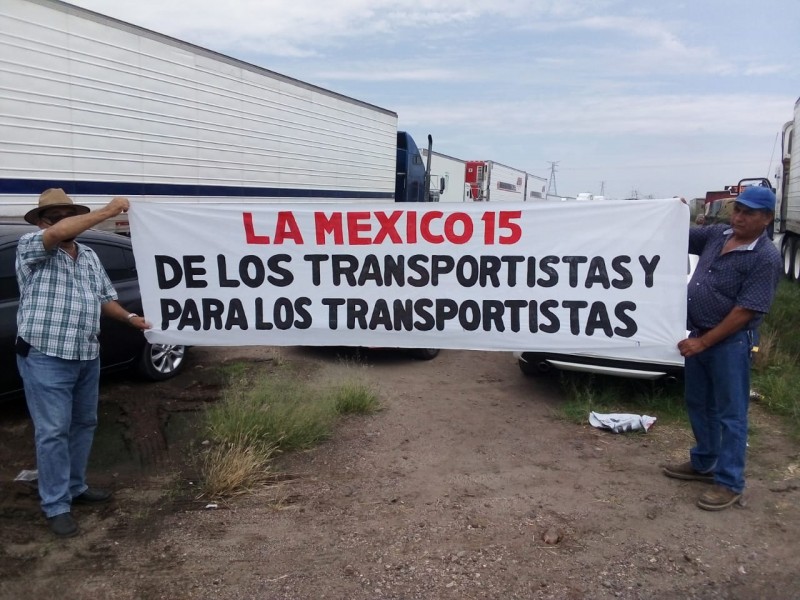 Bloqueo en Carretera será indefinido, dicen transportistas