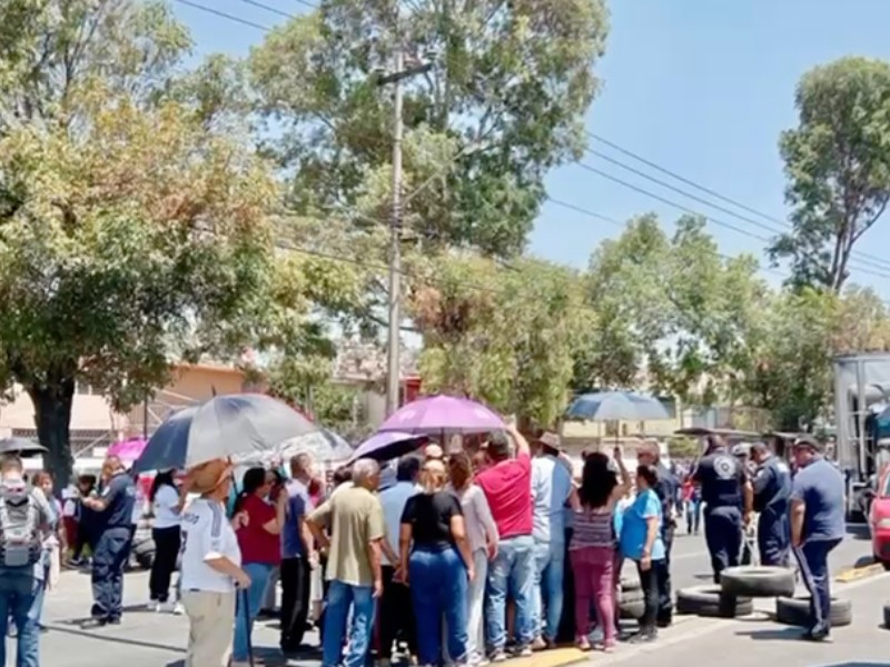 Bloqueo en Ecatepec genera caos vial por falta de agua