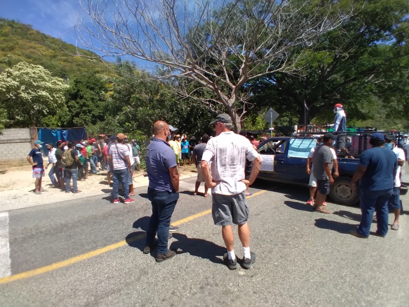 Bloqueo en Huamelula podría levantarse en próximas horas, acuerdan diálogo