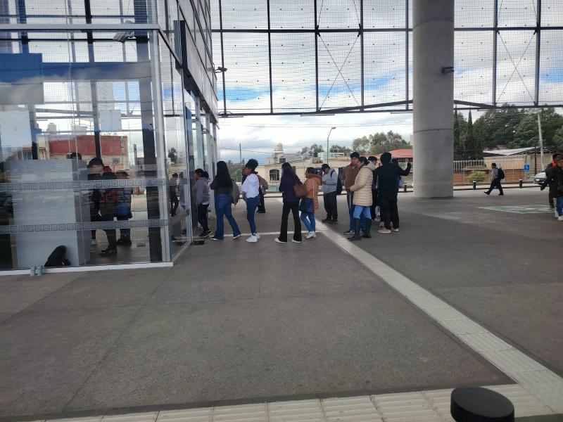 Bloqueo en la México-Toluca satura el Tren El Insurgente