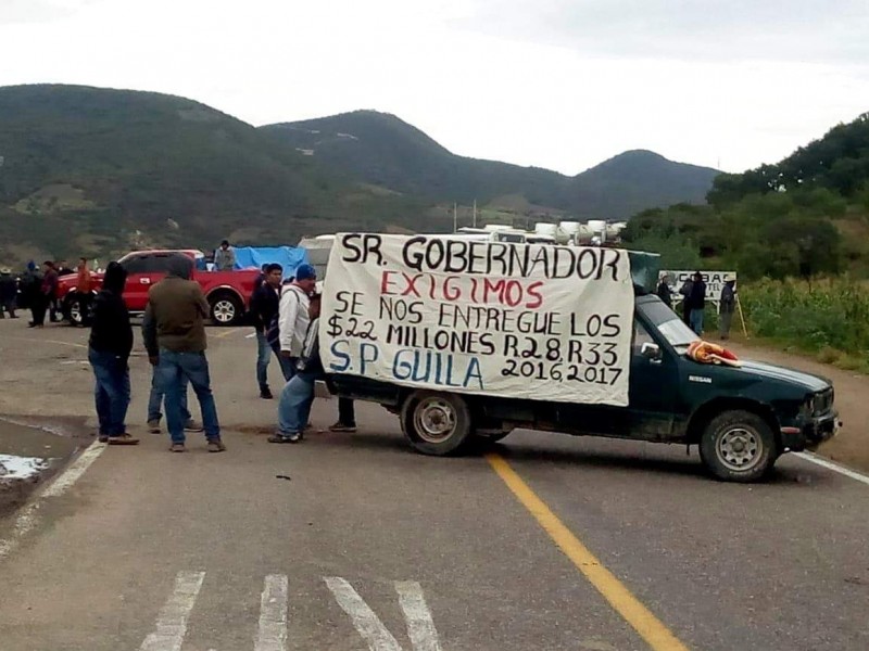 Bloqueo en Ocotepec, no hay paso al Istmo