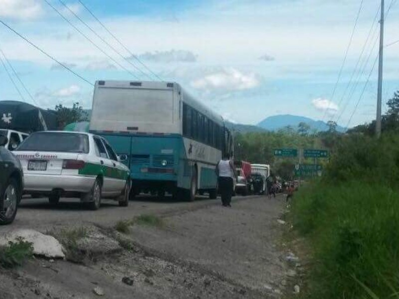 Bloqueo en Palenque afecta turistas