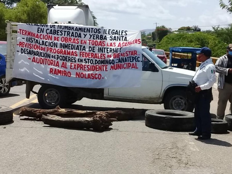 Bloqueo en Zanatepec, no hay paso hacia Chiapas