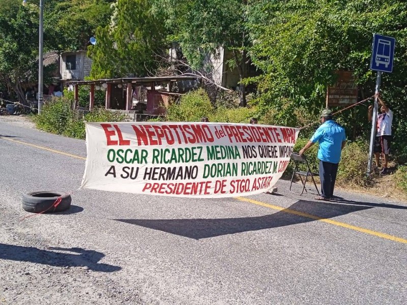 Bloqueo indefinido en Santiago Astata por conflicto electoral, piden respeto a asamblea
